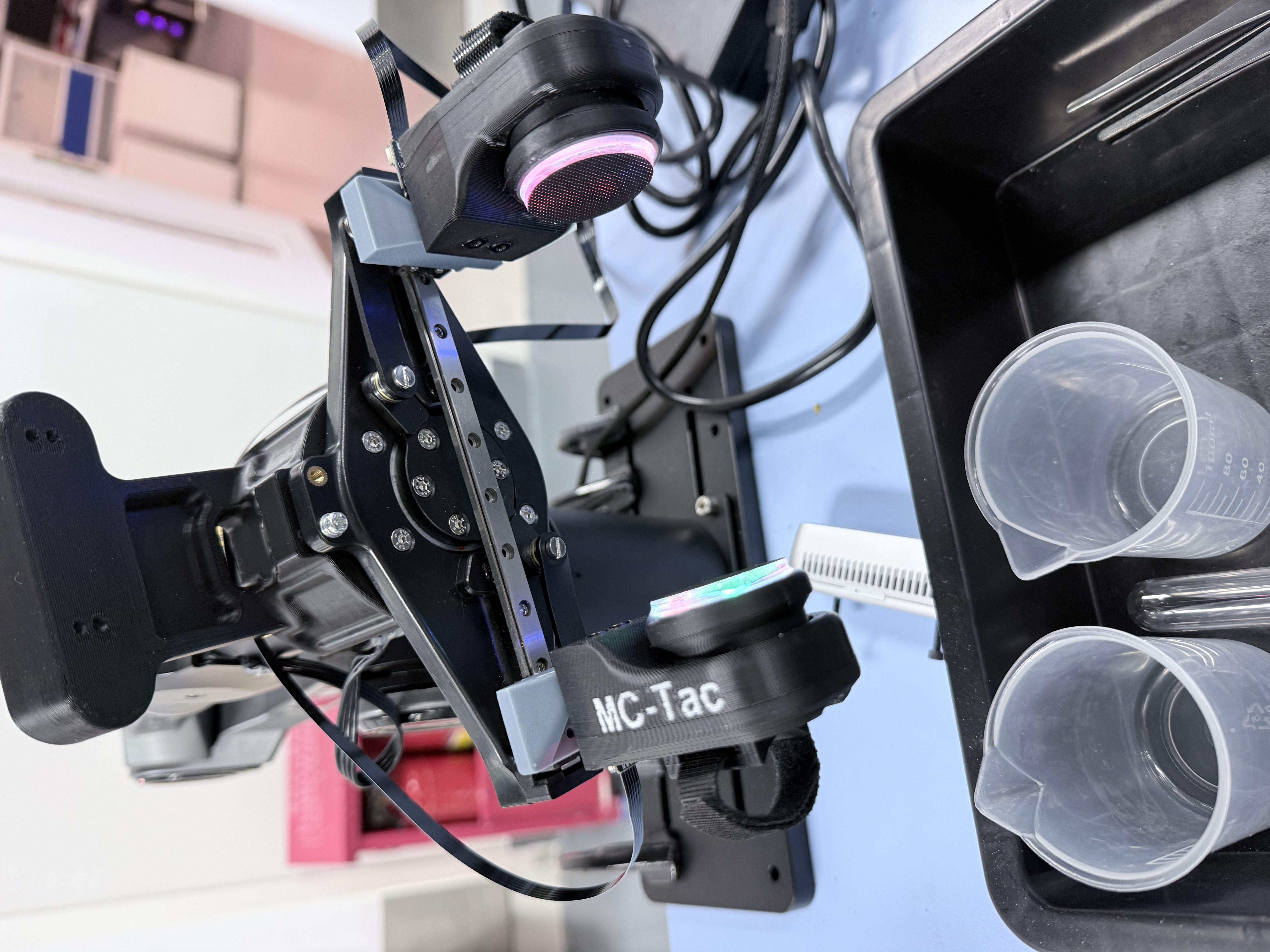 Robot and tactile hardware